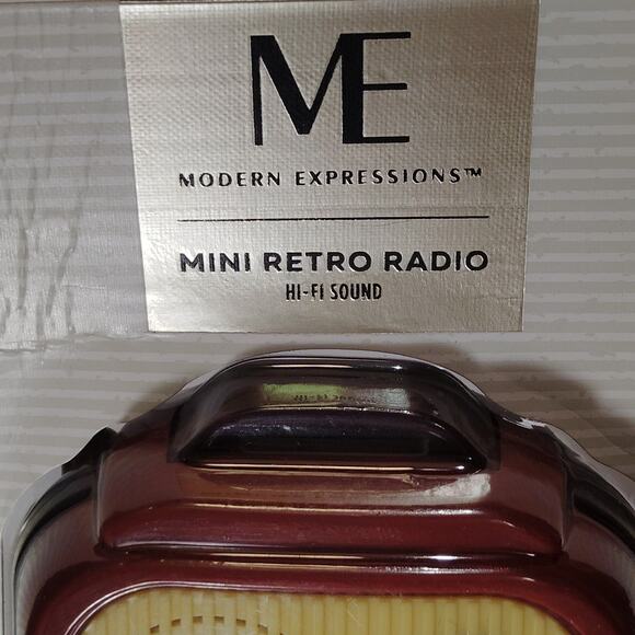 ME Modern Expressions Mini Retro Radio – Red & Cream 1950s Style FM Battery Unit - Picture 5 of 9
